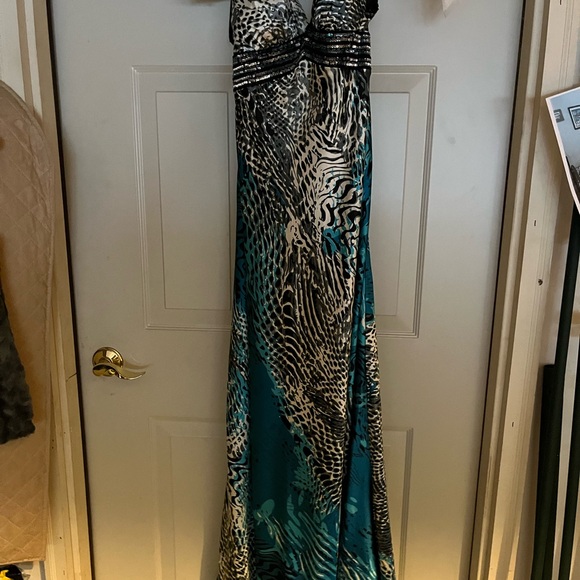 Gown - Picture 2 of 2